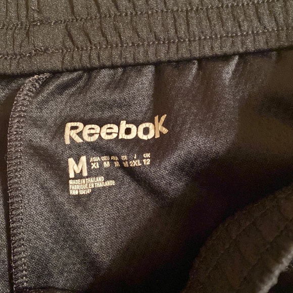 Woman’s medium shorts - Picture 2 of 3